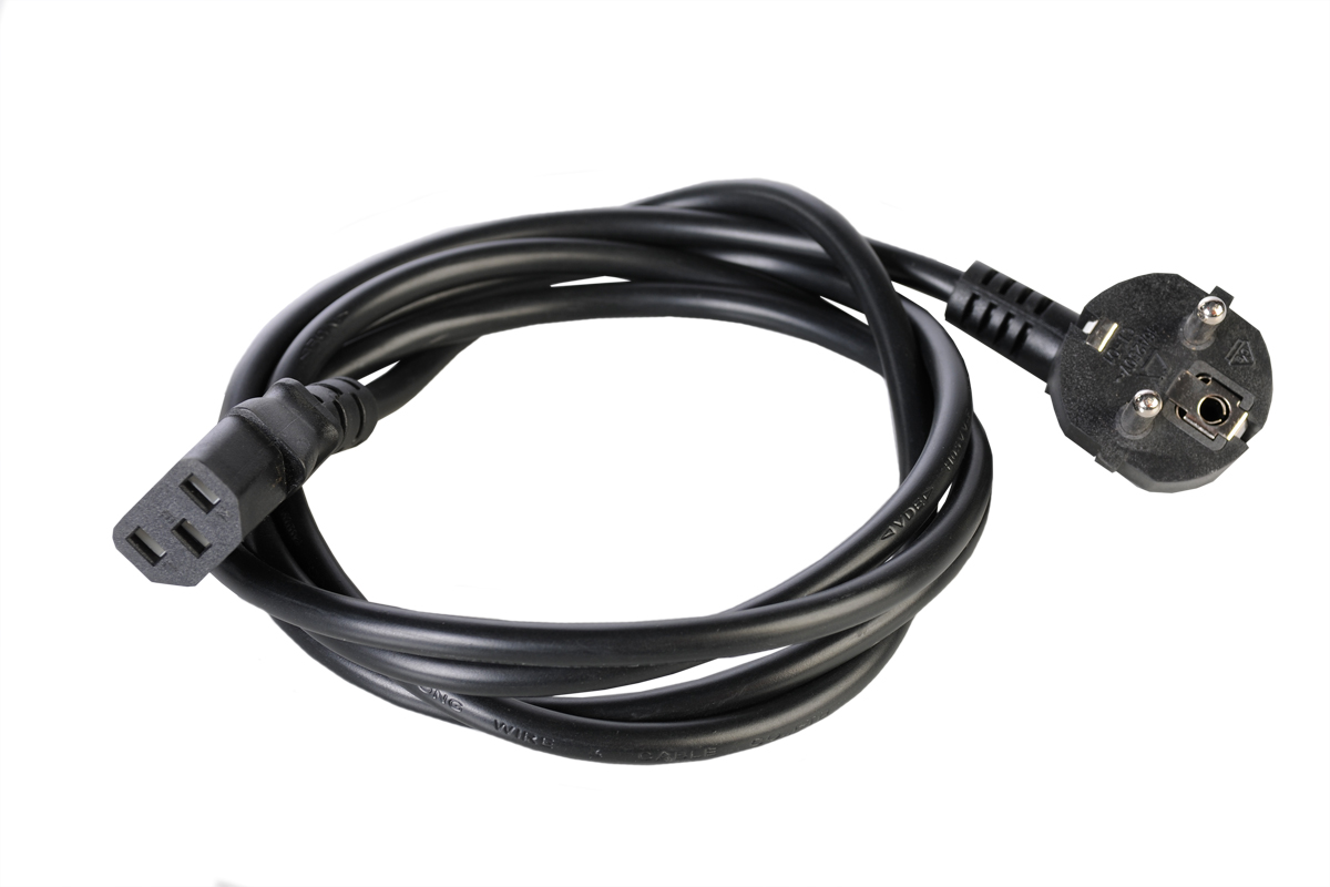 Шнур питания с заземлением IEC 60320 C13/Schuko, 10 А / 250 В (3 × 1,0), длина 3 м