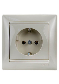 774323, Розетка 1-м СП "Legrand" с з/к в сборе слоновая кость 16А