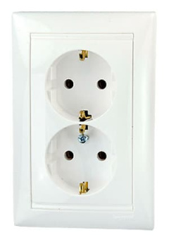 774400, Розетка 2-м СП "Legrand" с/з в сборе белая Valena  16А